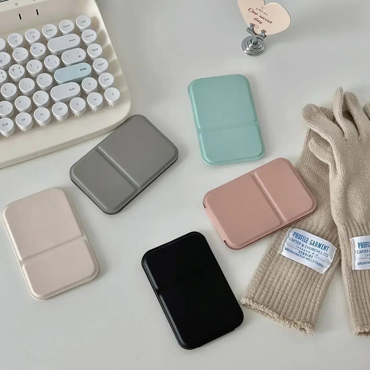 Folding PU Leather Makeup Mirror – Elegant Compact Handheld Mirror for Travel and Daily Use